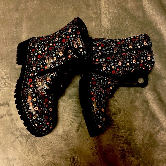 Sugar Kaedy combat boots. - Picture 3 of 7